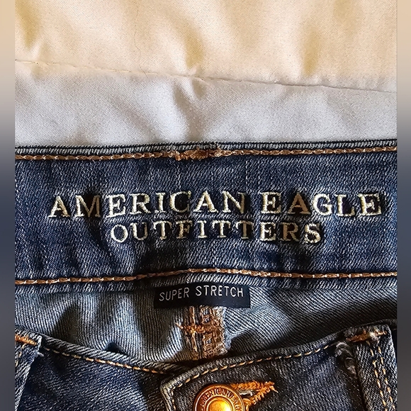American Eagle Outfitters - Picture 3 of 3